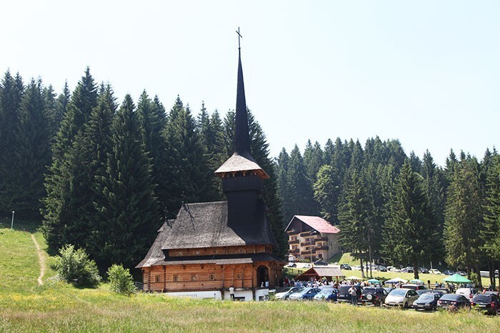 Mănăstirea „Sfântul Ioan Botezătorul” - Poiana Brașov