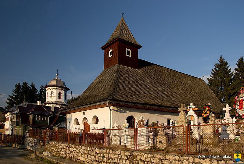 Biserica ortodoxă veche din lemn - Fundata